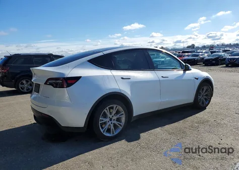 2022 Tesla Model Y z USA, uszkodzony, nr VIN 7SAYGDEEXNF342853
